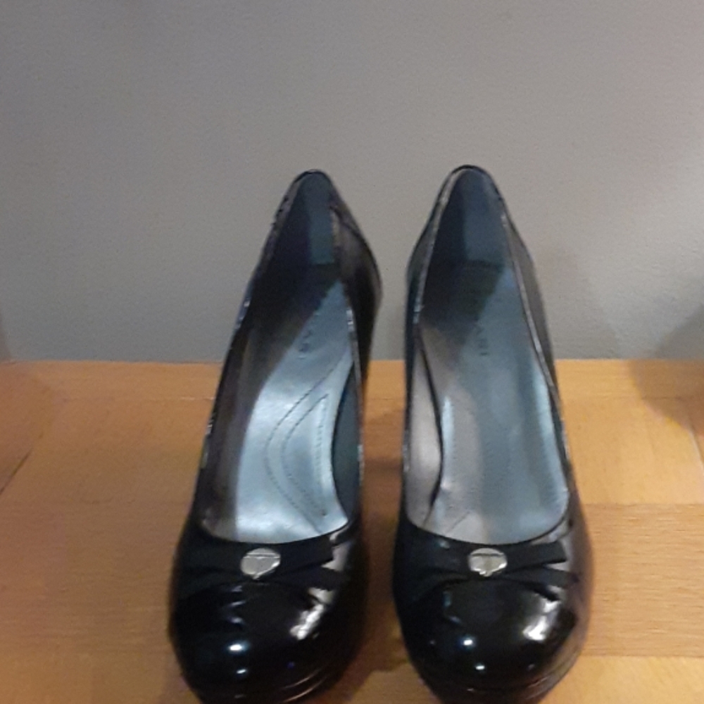 Shoes - Picture 2 of 2